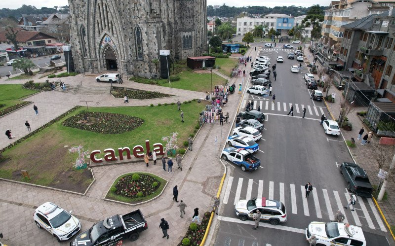 Canela realiza ação integrada para coibir comércio irregular no entorno da Catedral de Pedra