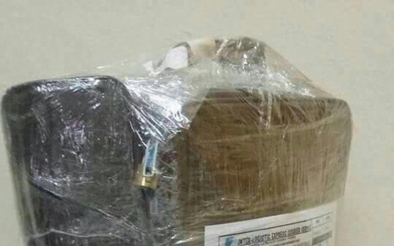 Vigaristas enviaram foto de mala e afirmaram à vítima que estava cheia de dólares | abc+