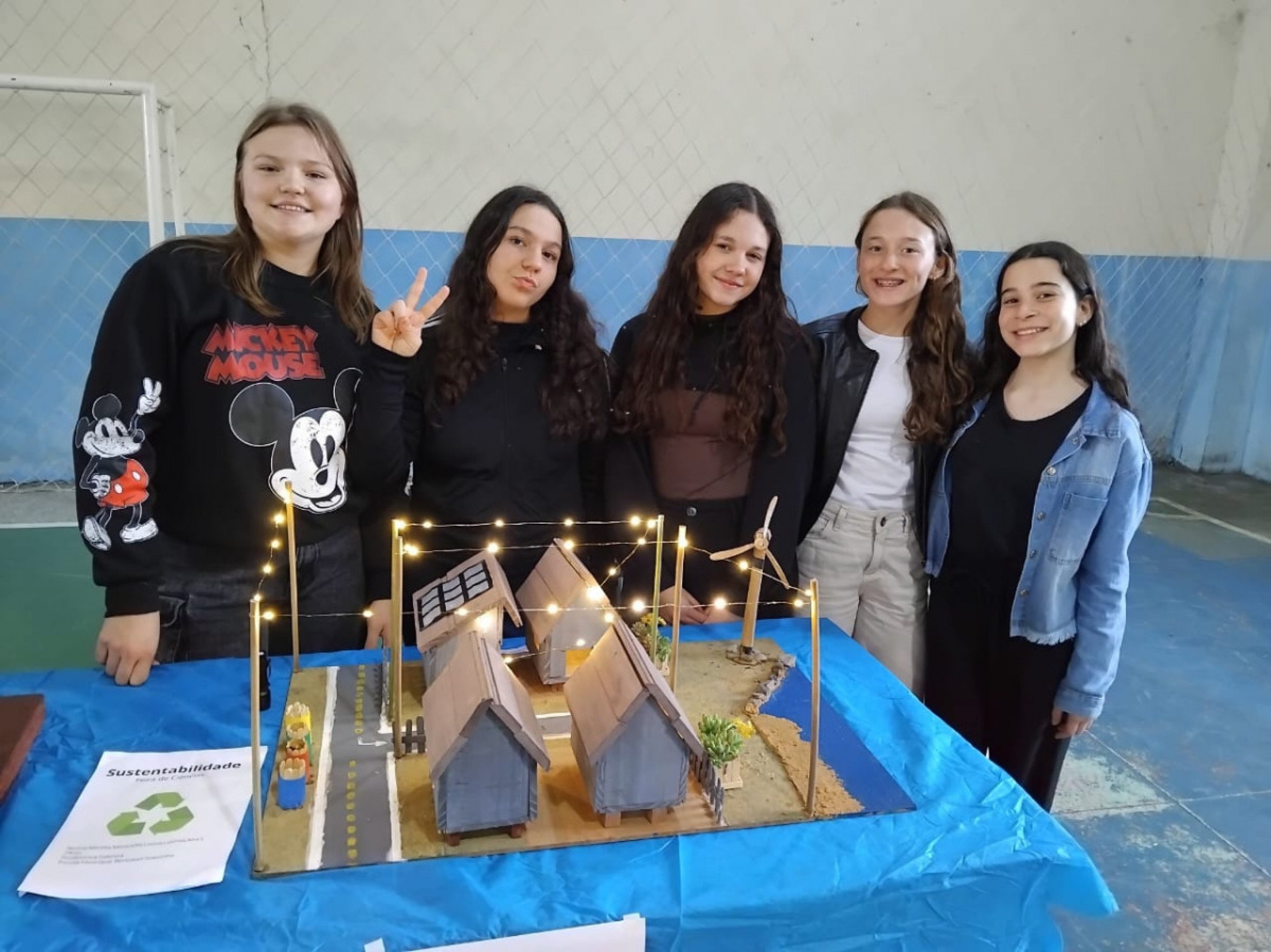 Alunos são premiados por trabalhos apresentados em Feira de Ciências