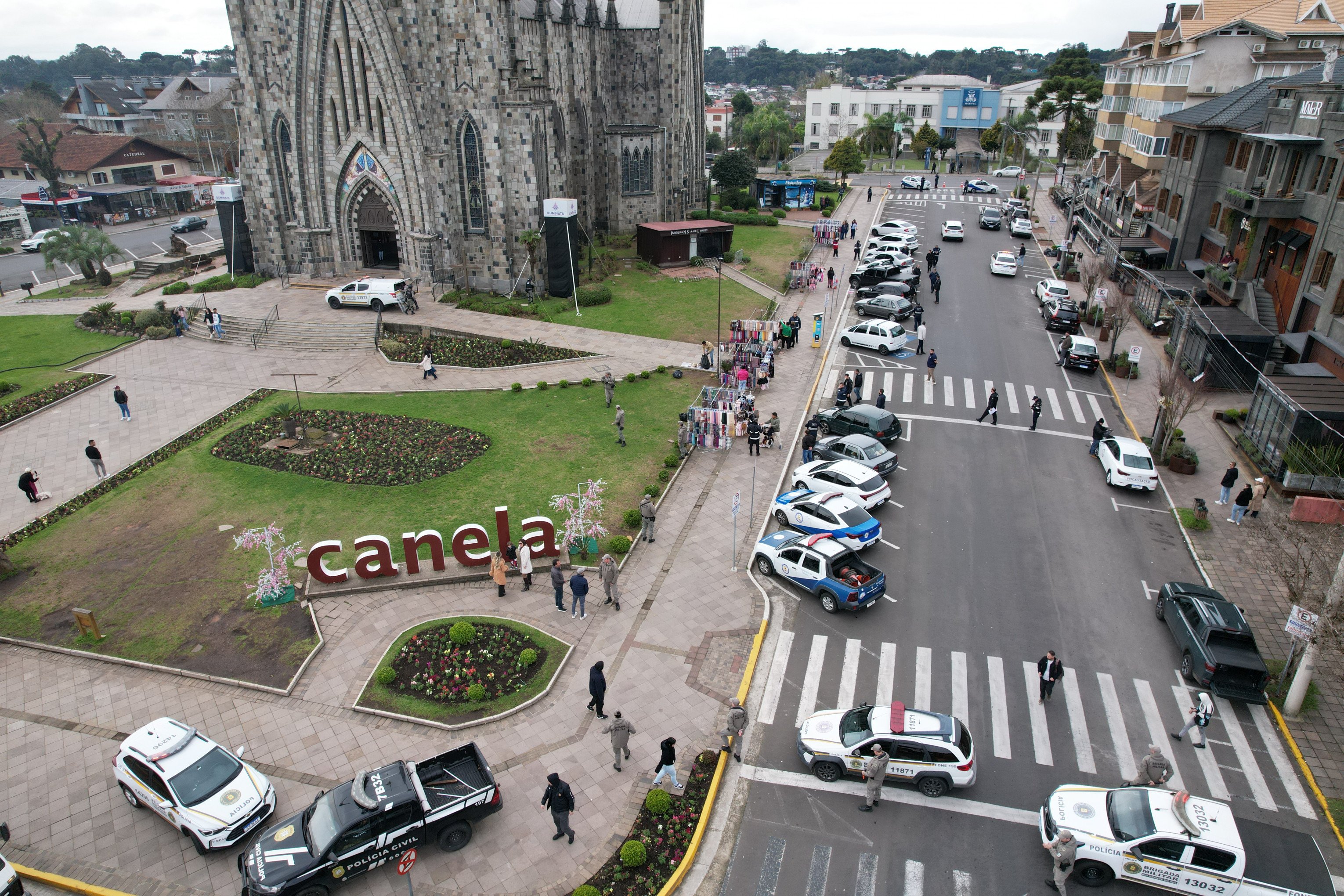 Canela realiza nova operação para coibir comércio irregular no entorno da Catedral de Pedra