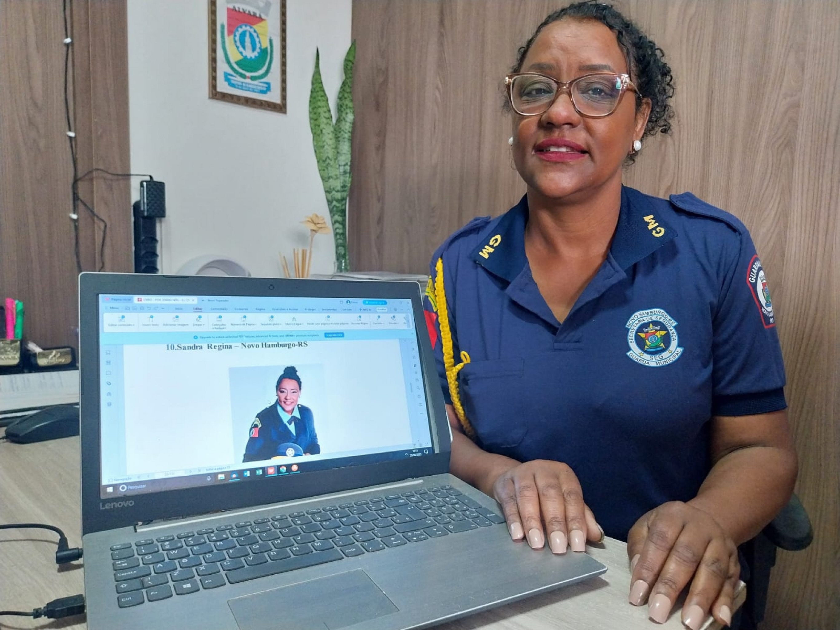 Conheça a guarda municipal de Novo Hamburgo que representa o Rio Grande do Sul em livro com mulheres da segurança do País