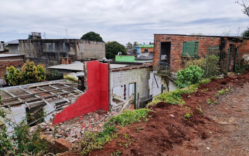 Diversas residências ao lado do dique de Novo Hamburgo estão condenadas e desabitadas
