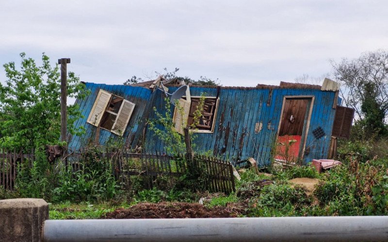Casa destruída no bairro Santo Afonso, próximo ao limite com São Leopoldo | abc+