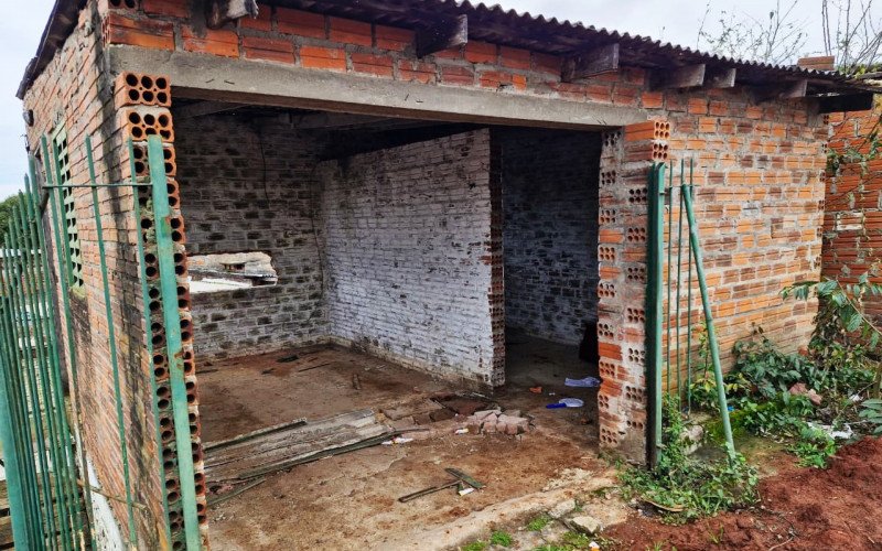 Edificação tem acesso fácil por sobre o dique do bairro Santo Afonso