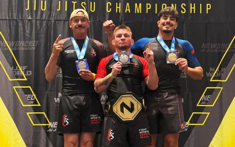Leandro "Foguinho" Soares conquistou o cinturão de campeão mundial na categoria NoGi (luta livre/grappling)