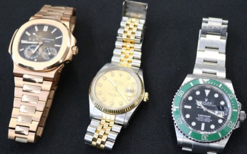 Homens são presos com relógios da marca Rolex no Aeroporto Salgado Filho | abc+