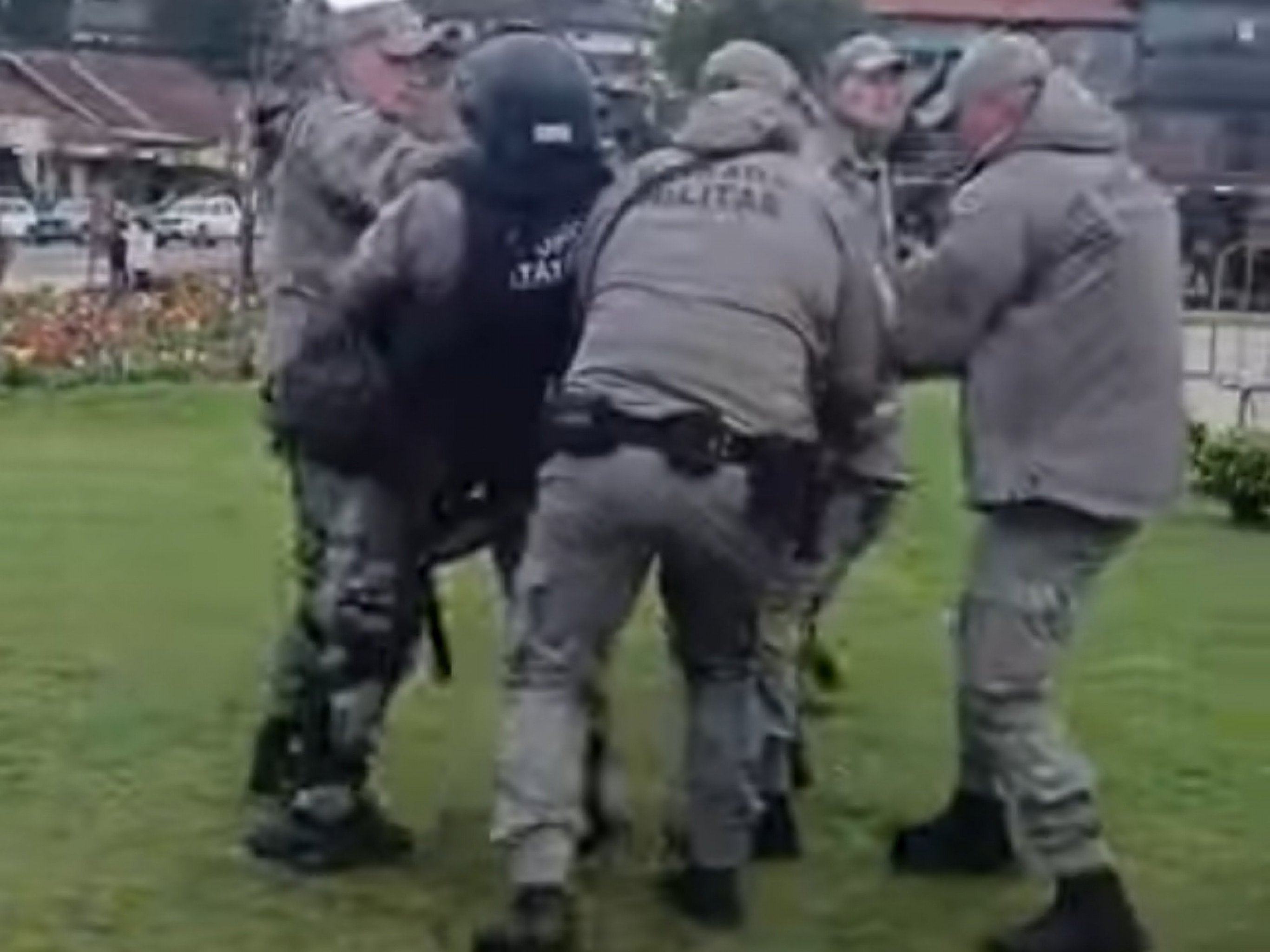 VÍDEO: PMs são filmados em abordagem a indígena durante operação em Canela