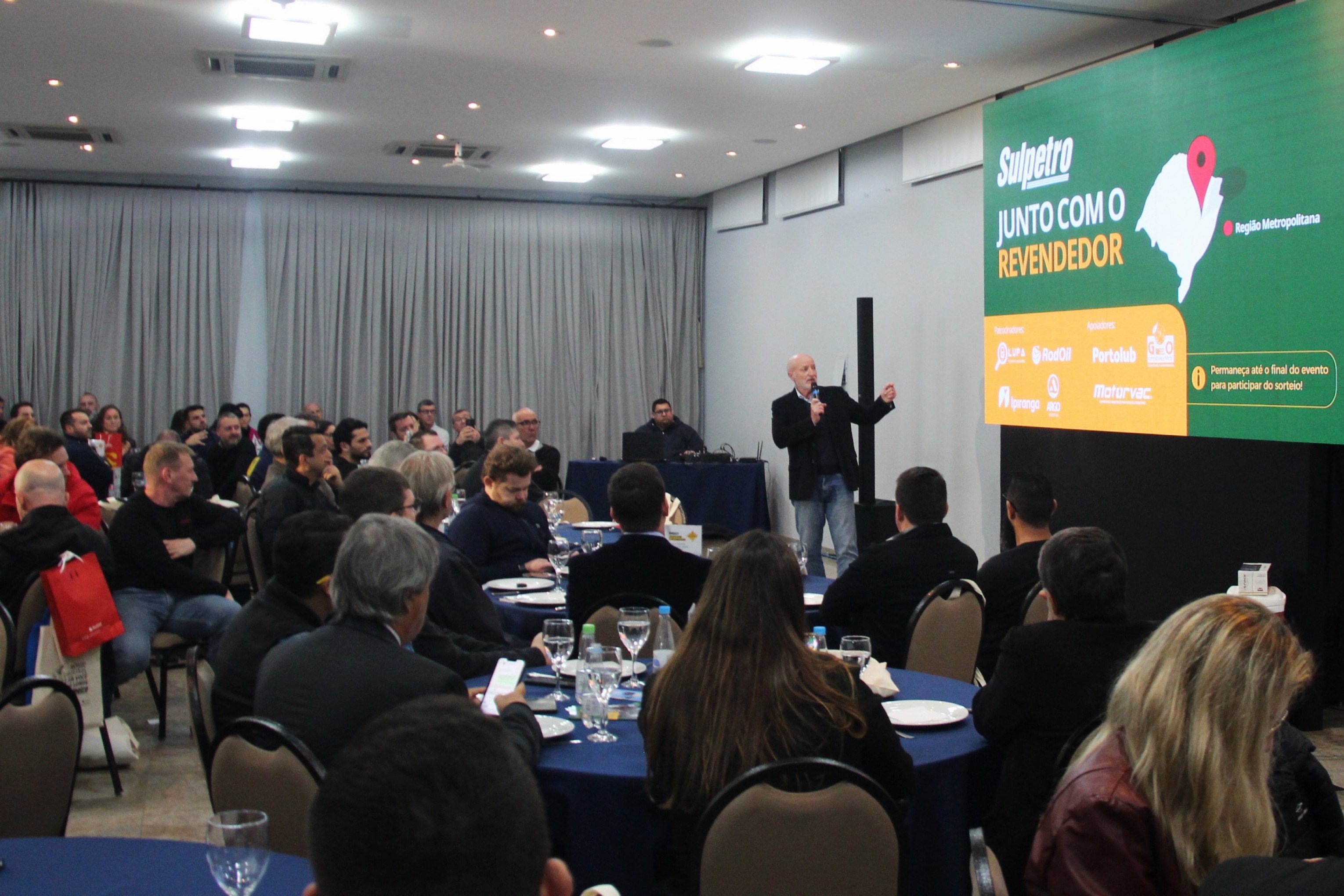 Setor de combustíveis gaúcho debate desafios em encontro em Novo Hamburgo