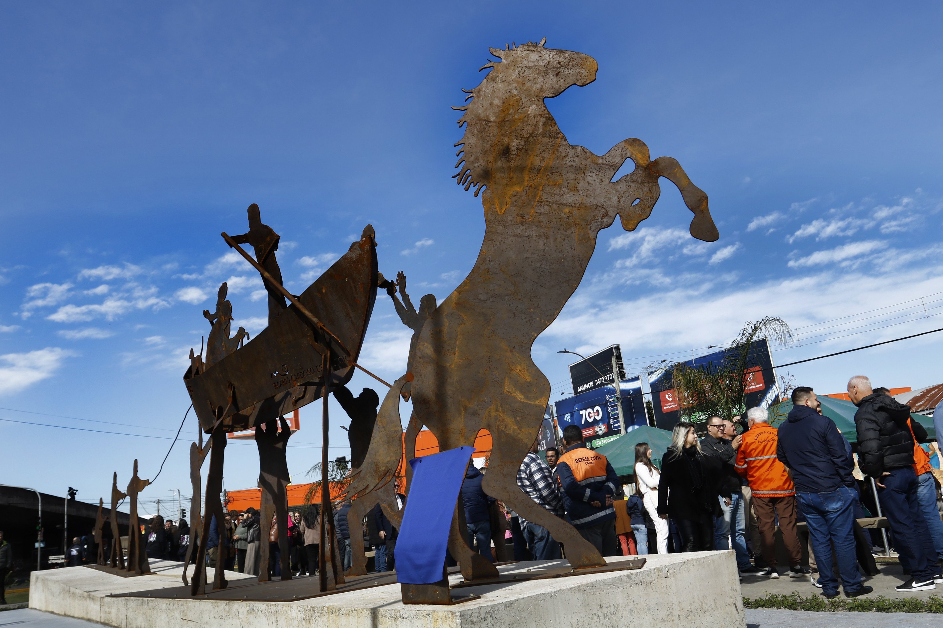 VÍDEO: Monumento aos Heróis Voluntários é inaugurado em homenagem à solidariedade na enchente