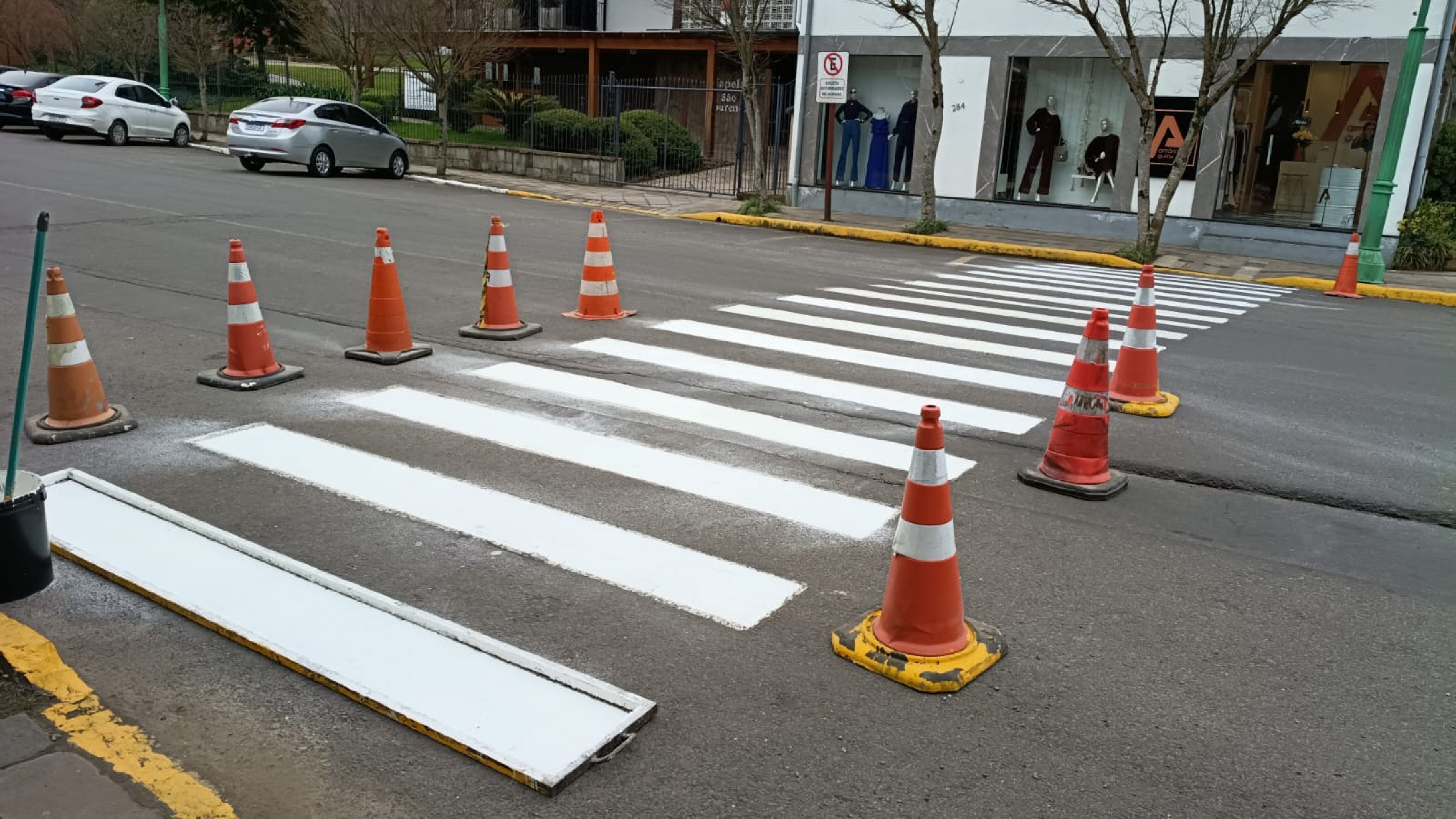 Faixas de segurança voltam a receber pintura em Gramado