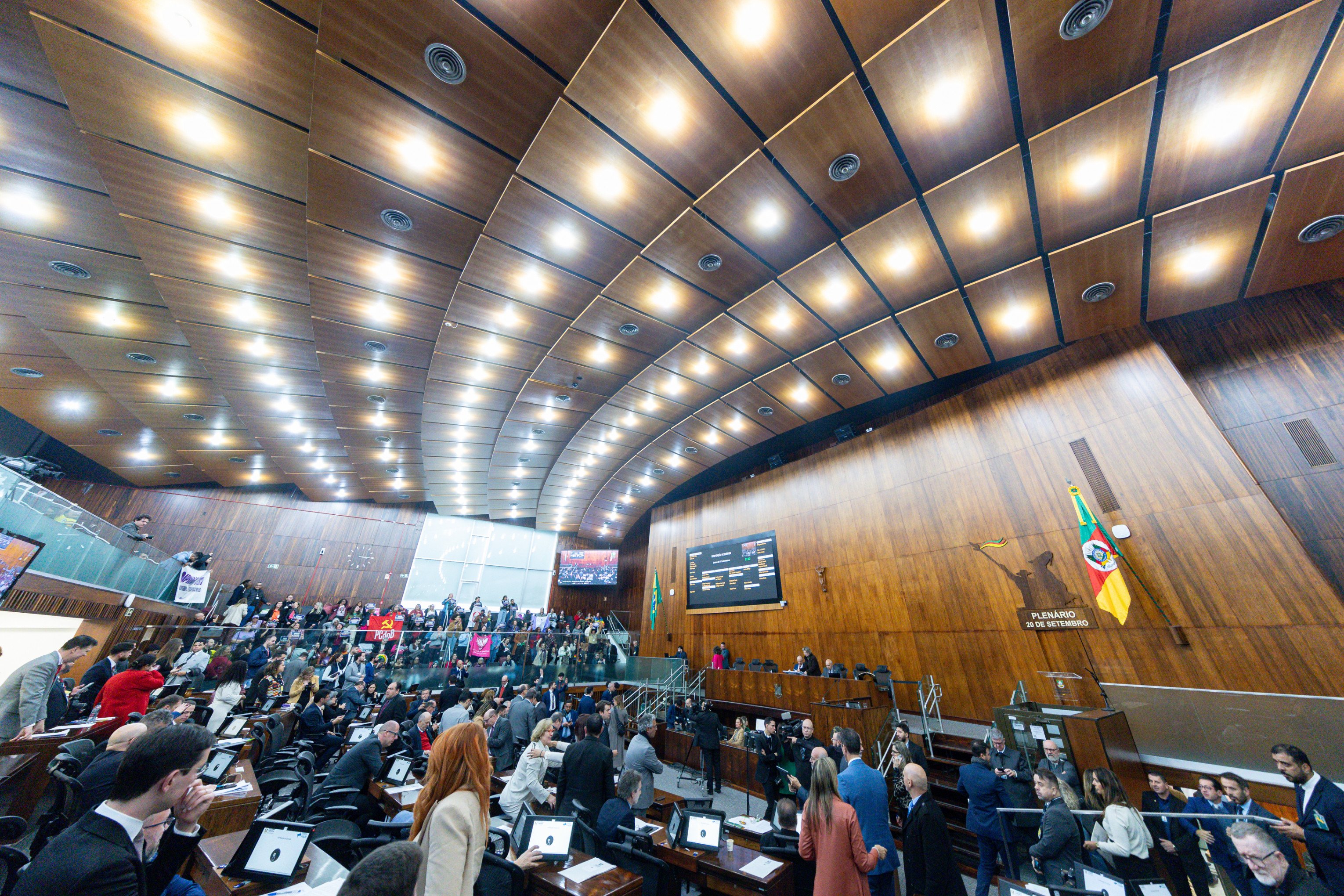 Assembleia aprova recriação da Secretaria das Mulheres no RS com votação unânime