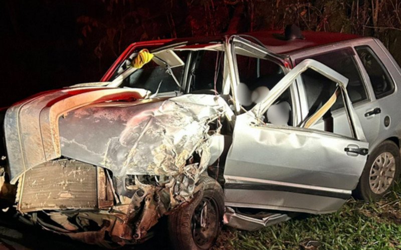 Uno, em que a vítima estava, ficou com a parte dianteira completamente destruída | abc+