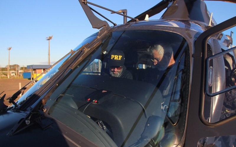 Equipe que atua no policiamento aéreo da PRF no RS