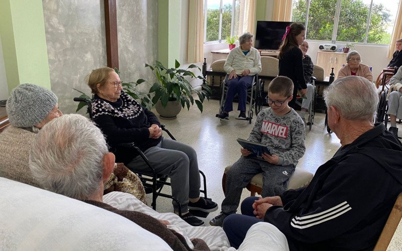 Visita da Emef Luís Böes ao Lar OASE. | abc+
