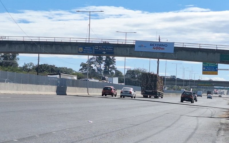 Comissão organizadora espalhou pórticos, placas e banners com informações que devem guiar visitantes para acessar o parque de exposições em Esteio