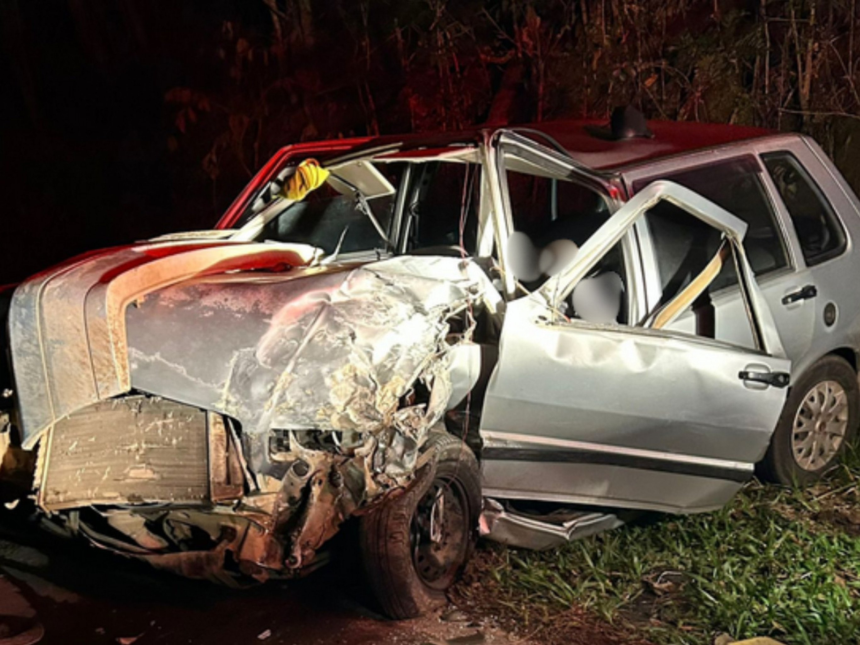 RS-030: Motorista morre e outras duas pessoas ficam feridas em acidente entre dois carros