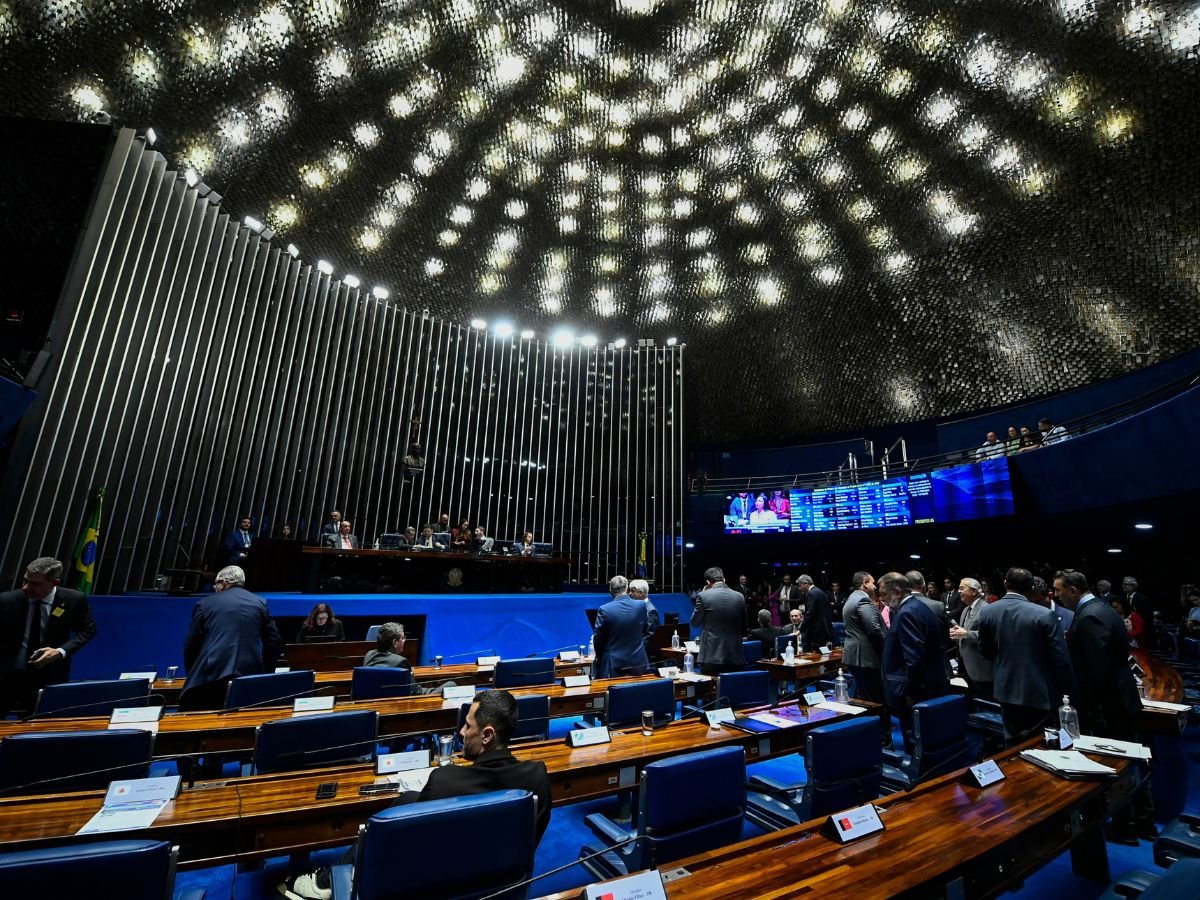 CCJ aprova projeto que proíbe domiciliar em substituição à preventiva para líderes de facções