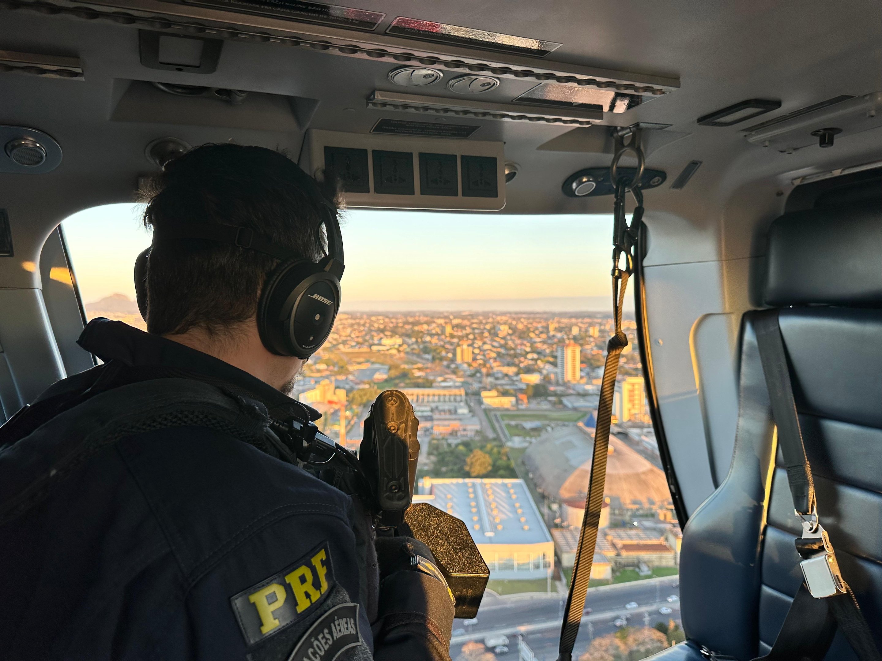 VÍDEO: Helicóptero é ferramenta da PRF no combate ao crime e apoio à população no RS