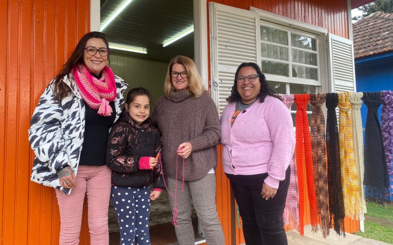 Aulas são na cabana laranja, junto ao lago Joaquina Rita Bier