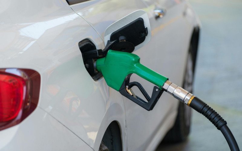 Preço da gasolina vai ser menor para as distribuidoras, segundo a Petrobras | abc+