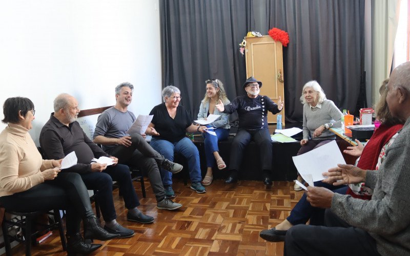 Grupo de Teatro Reino Encantado ensaia para Ressaca | abc+