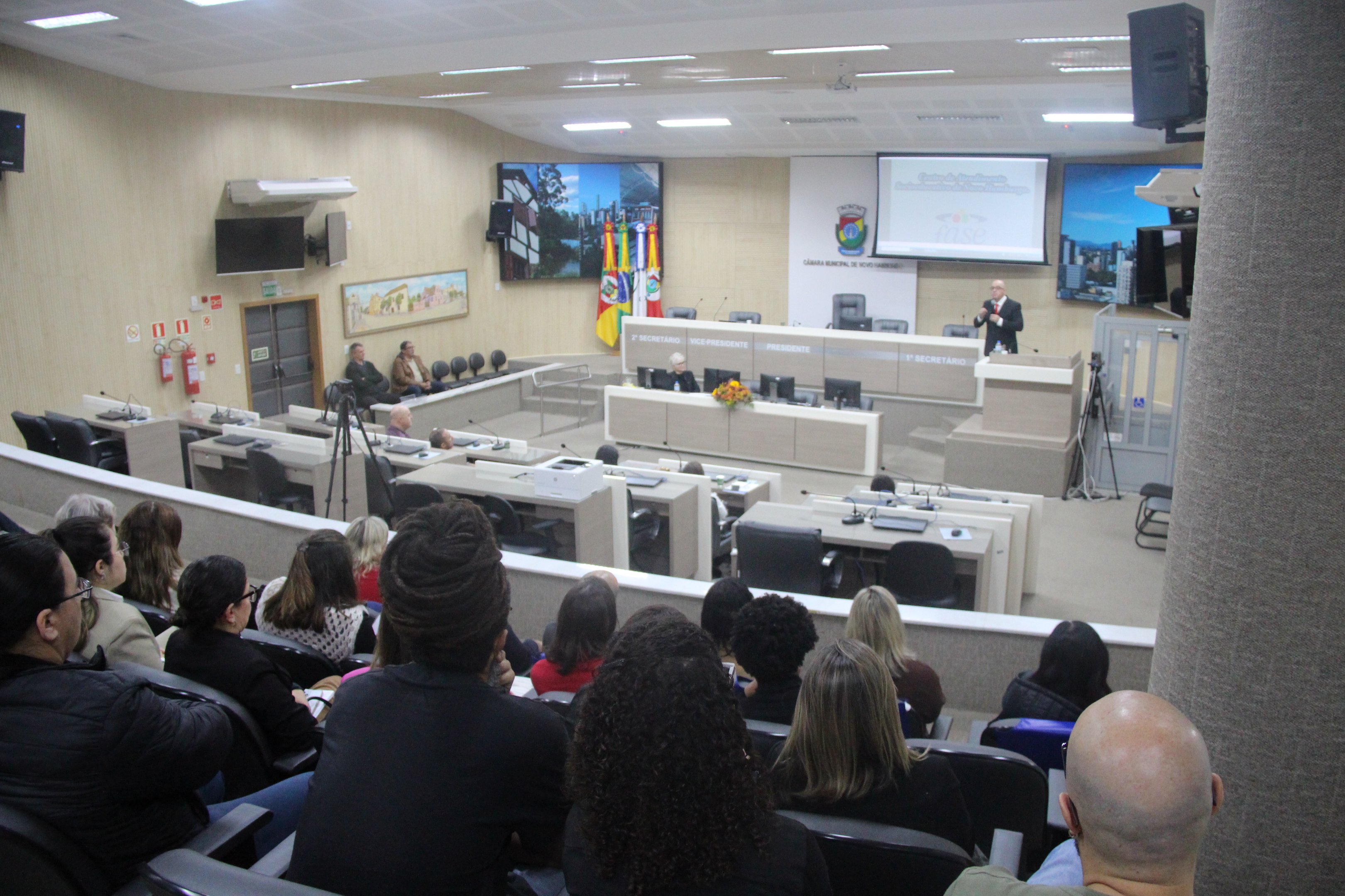Seminário debate ressocialização no Case de Novo Hamburgo, que completa 21 anos de atuação