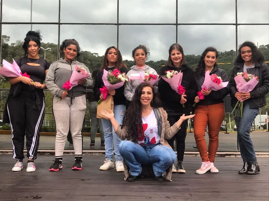 "Era meu sonho uma festa de 15 anos": Jovem venezuelana terá aniversário através de projeto social