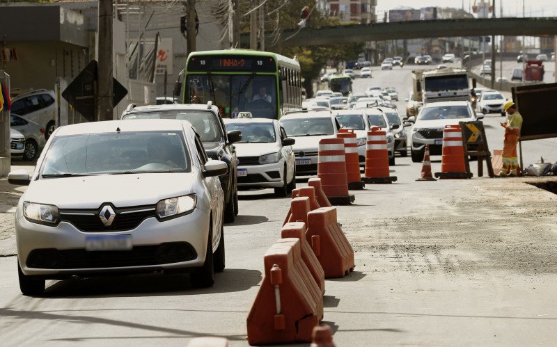 Dnit alerta para estreitamento de pista no viaduto da Metrovel neste sábado (7) | abc+