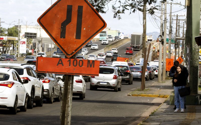 Em alguns dias, há estreitamento da pista na Getúlio Vargas | abc+