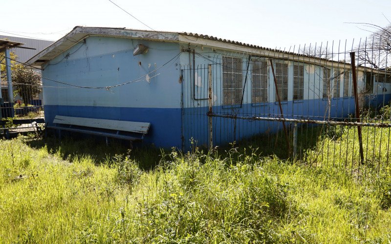 Alunos e professores permanecem alocados provisoriamente na EEEM São Francisco de Assis | abc+