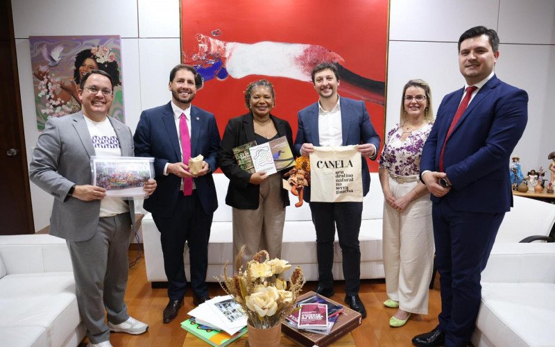 Prefeito de Canela é recebido pela ministra da Cultura e coloca revitalização do Teatro na pauta