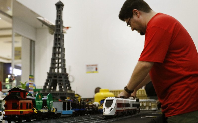 EXPO BRICKERS mostrou réplicas de monumentos, como a Torre Eifel | abc+