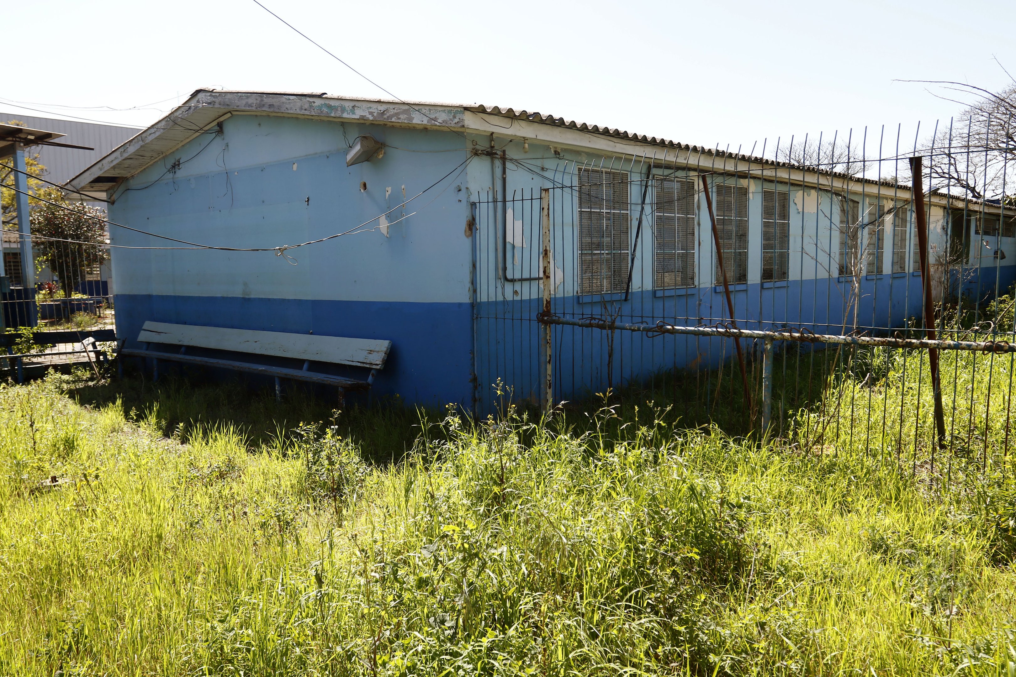 Quase dois anos após enchente, reconstrução do Colégio Estadual Tereza Francescutti segue sem prazo para começar