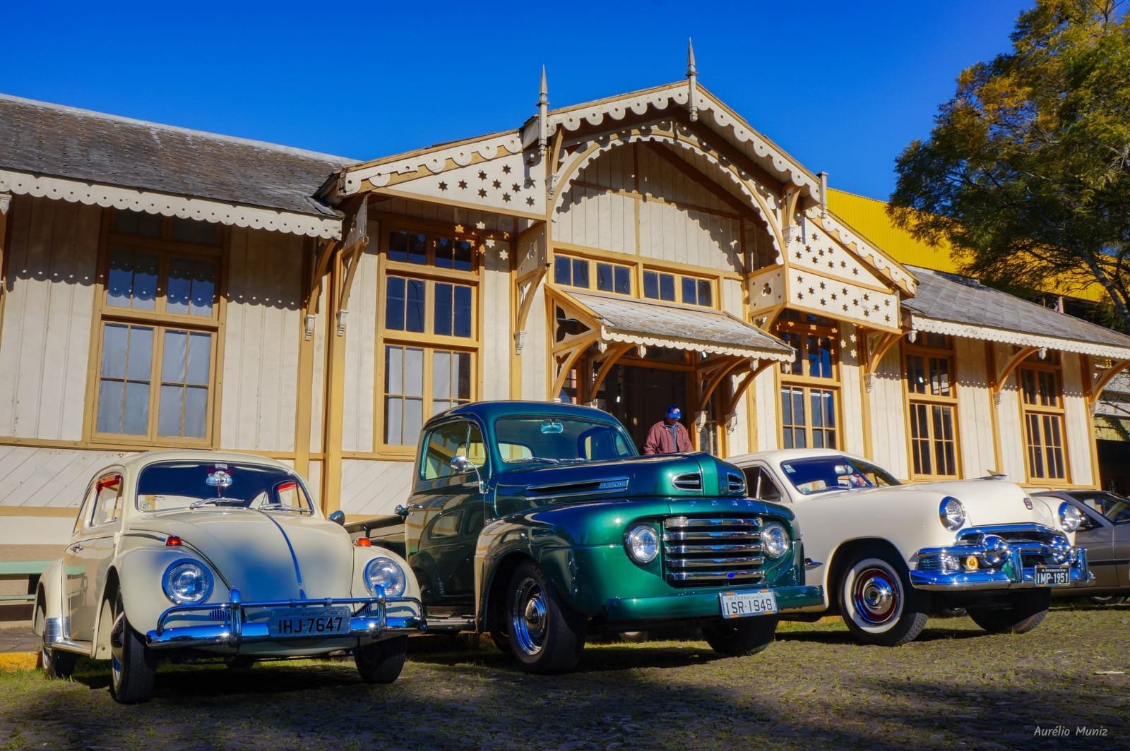 Museu do Trem recebe penúltima edição do encontro de carros antigos
