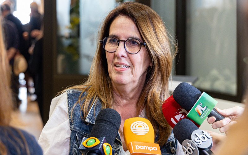Martha Medeiros esteve no velório de Luis Fernando Verissimo neste sábado | abc+