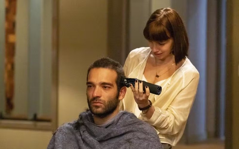 VALE TUDO: Afonso raspa cabelo na novela; saiba se personagem passou pelo mesmo na trama de 1988