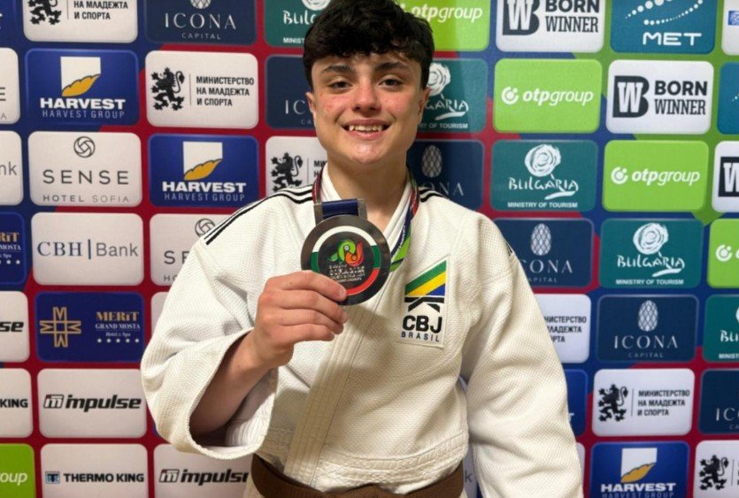 Brasil abre Mundial Cadete de Judô com medalha de prata para o canoense Arthur Bonato