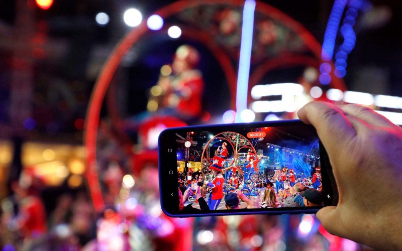 Até dez pessoas poderão participar do Grande Desfile de Natal por noite