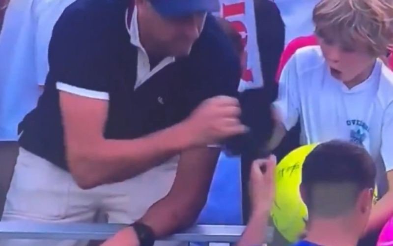 Imagens mostram o momento em que milionário arranca boné de criança durante torneio de tênis US Open | abc+
