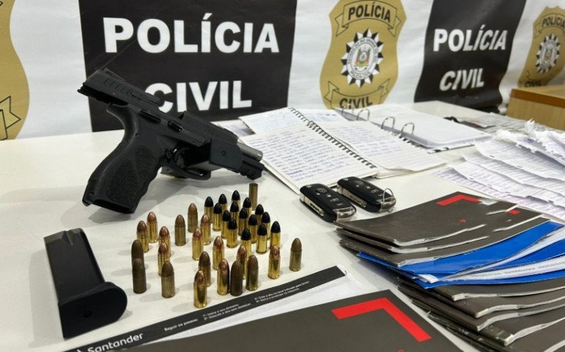 Talões de cheques acabaram apreendidos durante ação da Polícia Civil nesta segunda-feira (1º) | abc+