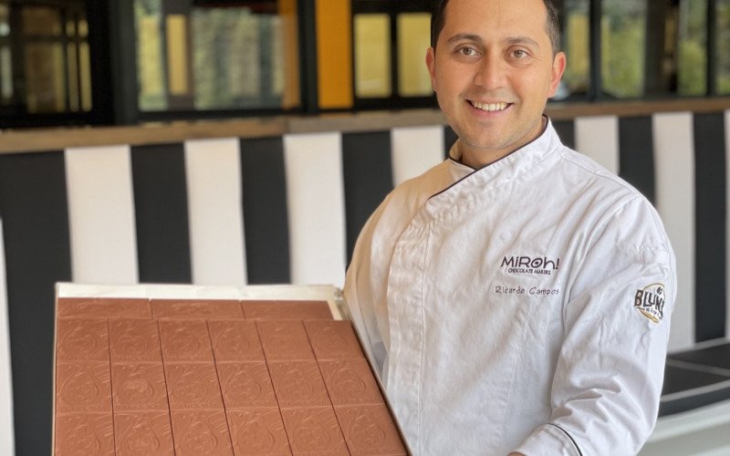 Ricardo Campos é o chef chocolatier que cria as produções da Miroh