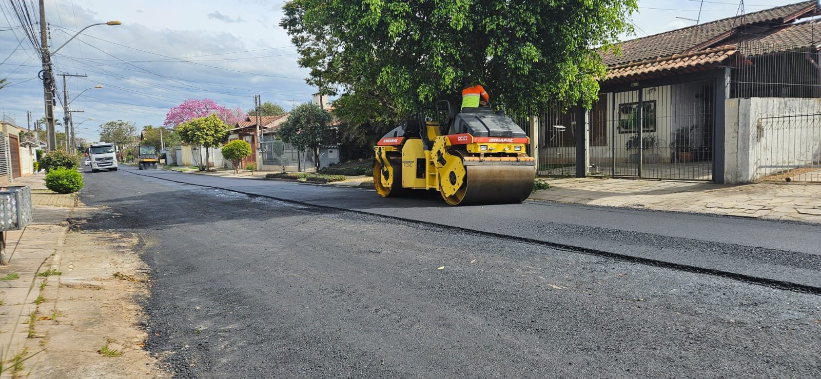 Rua Padre Alberto Braun é uma das que recebeu asfalto no bairro Cristo Rei