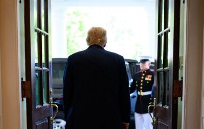 Trump volta atrás e diz que subsídio alimentar será pago apenas quando shutdown chegar ao fim