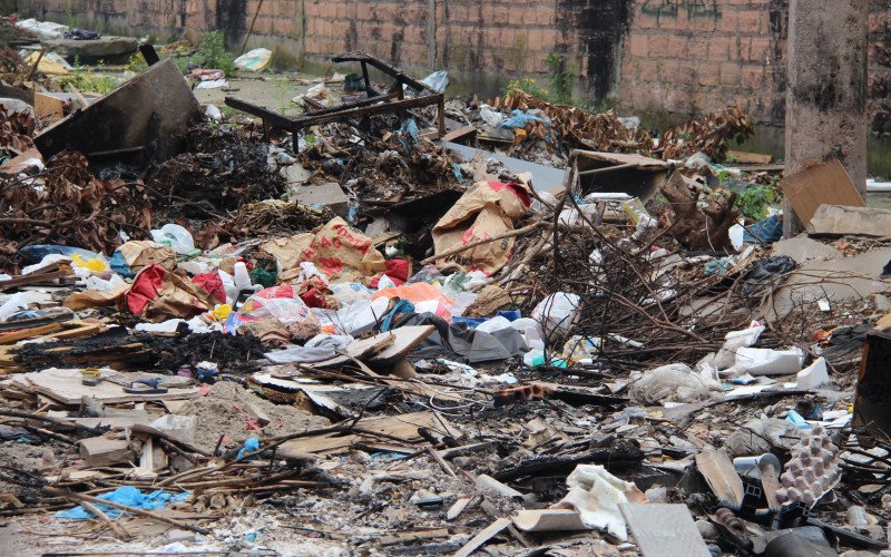 Lixo no bairro Canudos - Rua Juarez e entorno