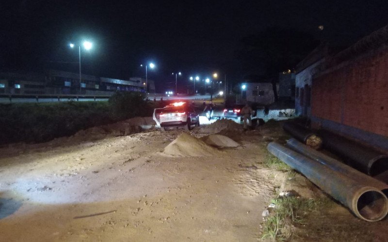Adolescentes roubam carro e dinheiro e acabam baleados após perseguição na BR-116 | abc+