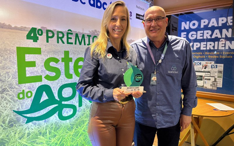 Mulher do Campo - Carolina Heller Pereira Gonzalez, integrante da coordenação e representante da Comissão das Mulheres da Farsul, com o superintendente regional do Banrisul