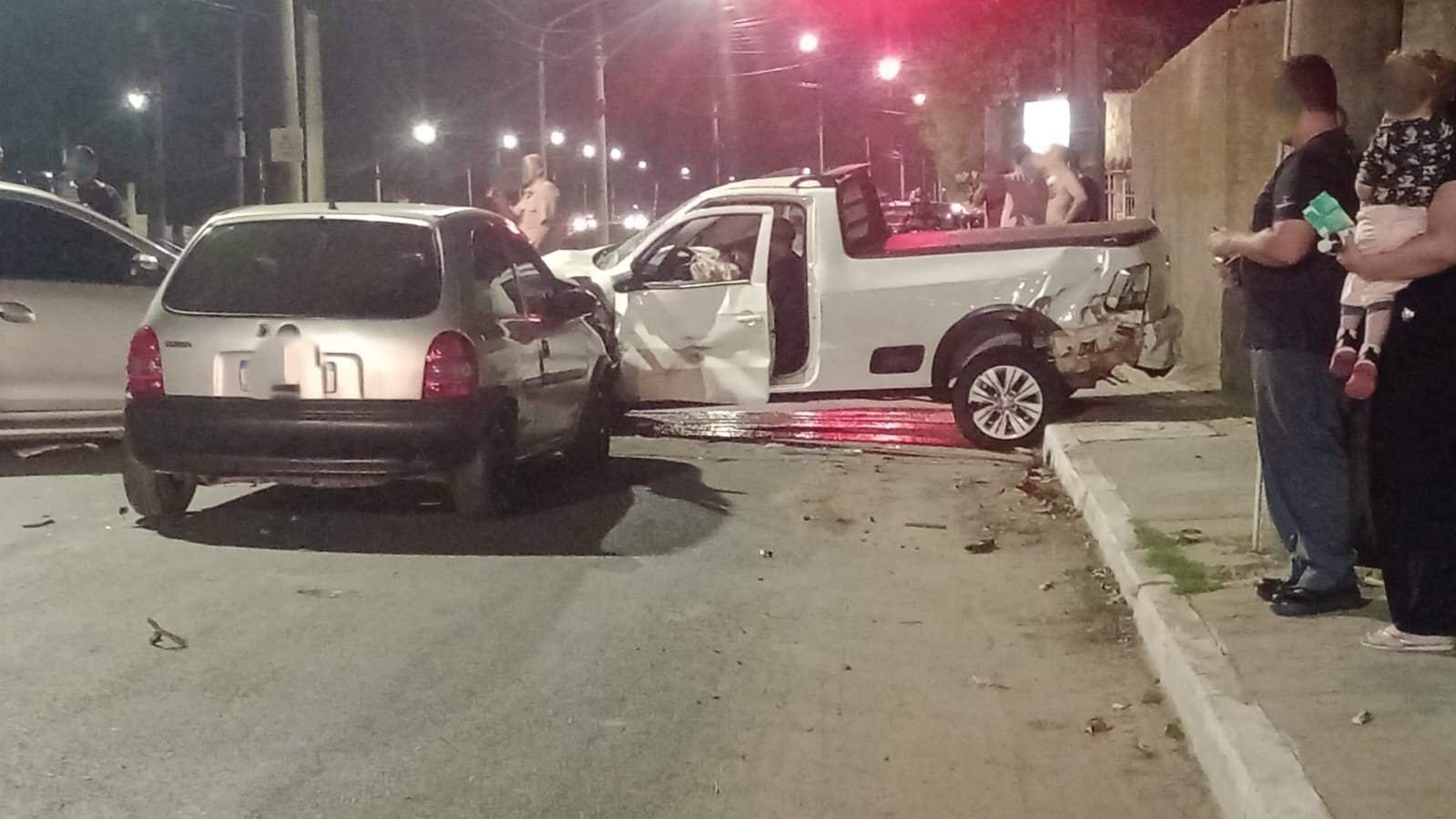 Veículo na contramão causa acidente com uma morte e três feridos em Canoas