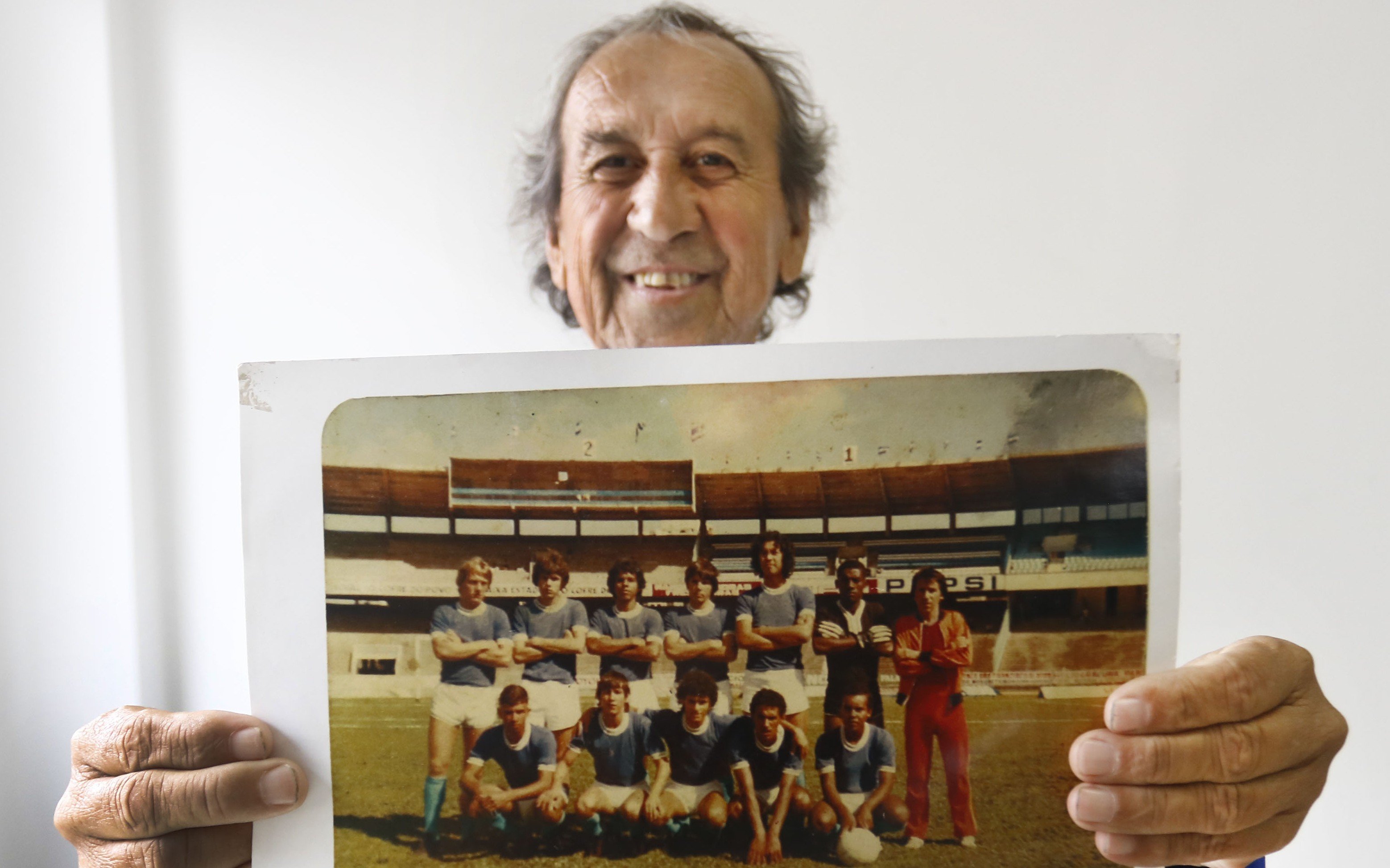 Aos 66 anos, professor Dandão quer retornar à casamata para recuperar o futebol arte entre a gurizada