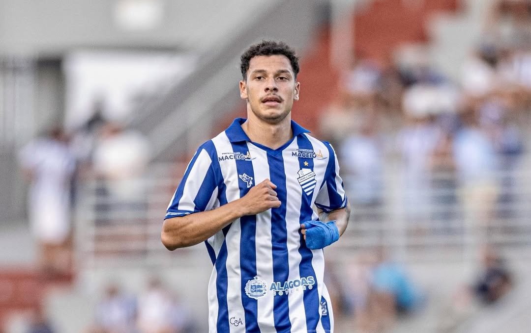 Grêmio anuncia a contratação do lateral-esquerdo Enzo