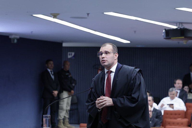 Julgamento de Bolsonaro: Declaração de amor à sogra e piadas de Dino marcam segundo dia